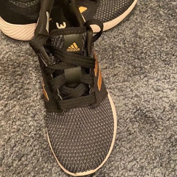 Adidas bounce kids sneakers size 4.5 EUC