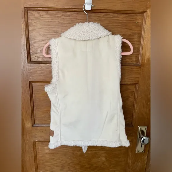 Altar’d State Cream Sleeveless Fleece Vest with Zipper