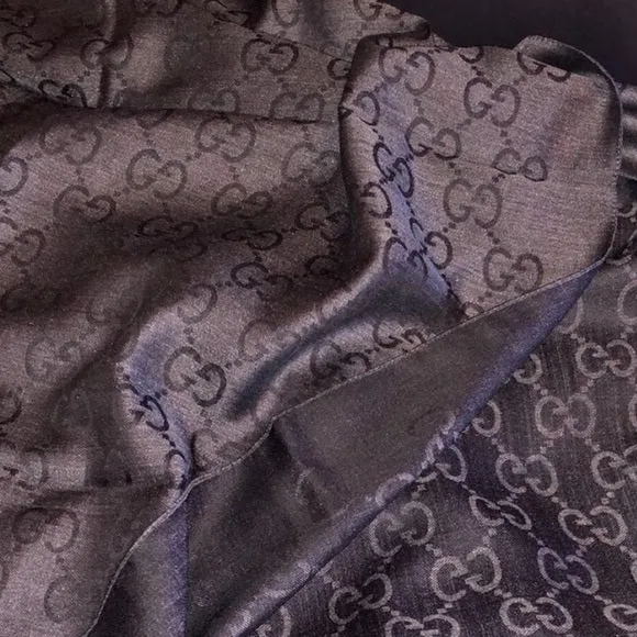 Gucci Purple wool/silk GG scarf Retail $350