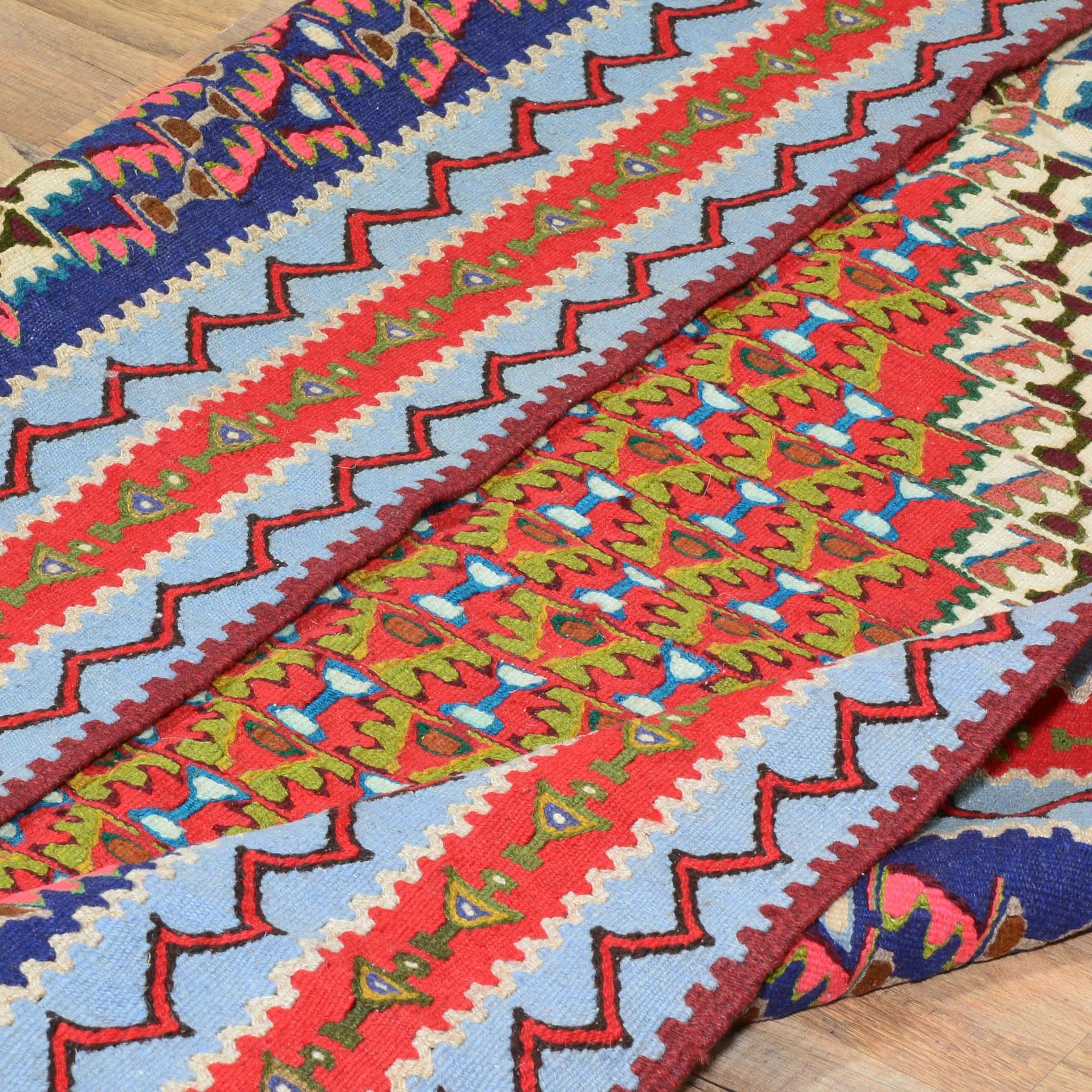 Hand-Woven Persian Sennah Kilim Village Rug 100% Wool (Size 3.9 X 5.1) Cwral-3123