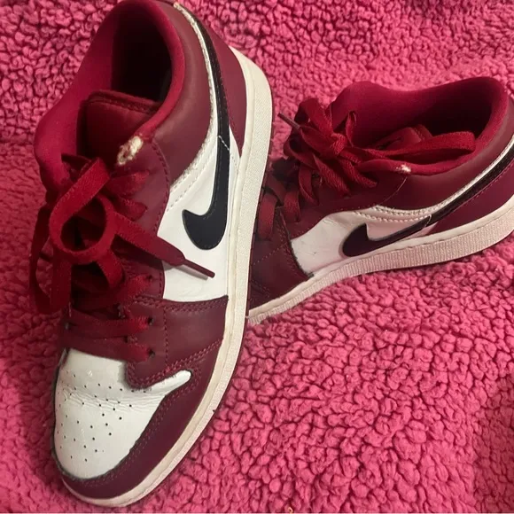 Jordan 1’s Size 4.5 youth or 6 women’s