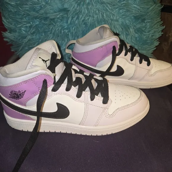 Nike Air Jordan 1 &quot;Barely Grape&quot; sneakers