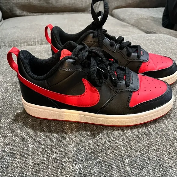 Nike Borough Low Court Black &amp; Red Sneakers, Youth 5, EUC