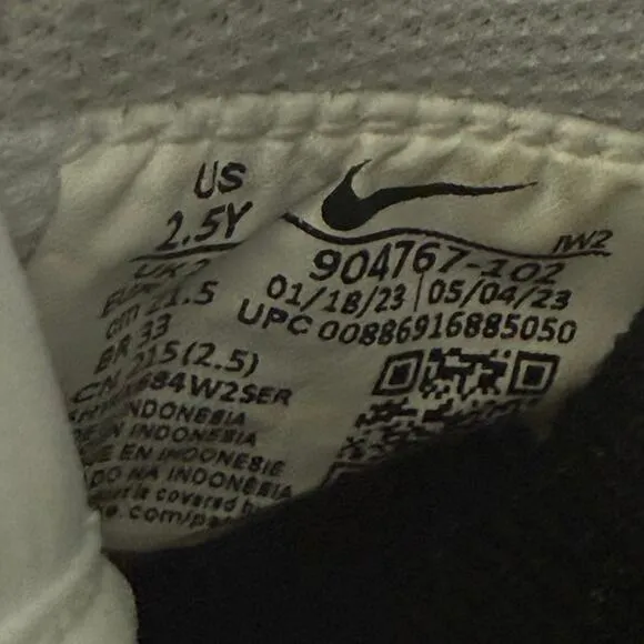 Nike Cortez SL White/Black Kids Sneakers- SZ 2.5 Y