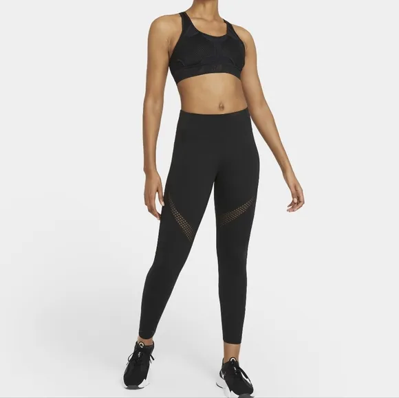 NWT Nike Black Swoosh Ultrabreathe Sports Bra XXL