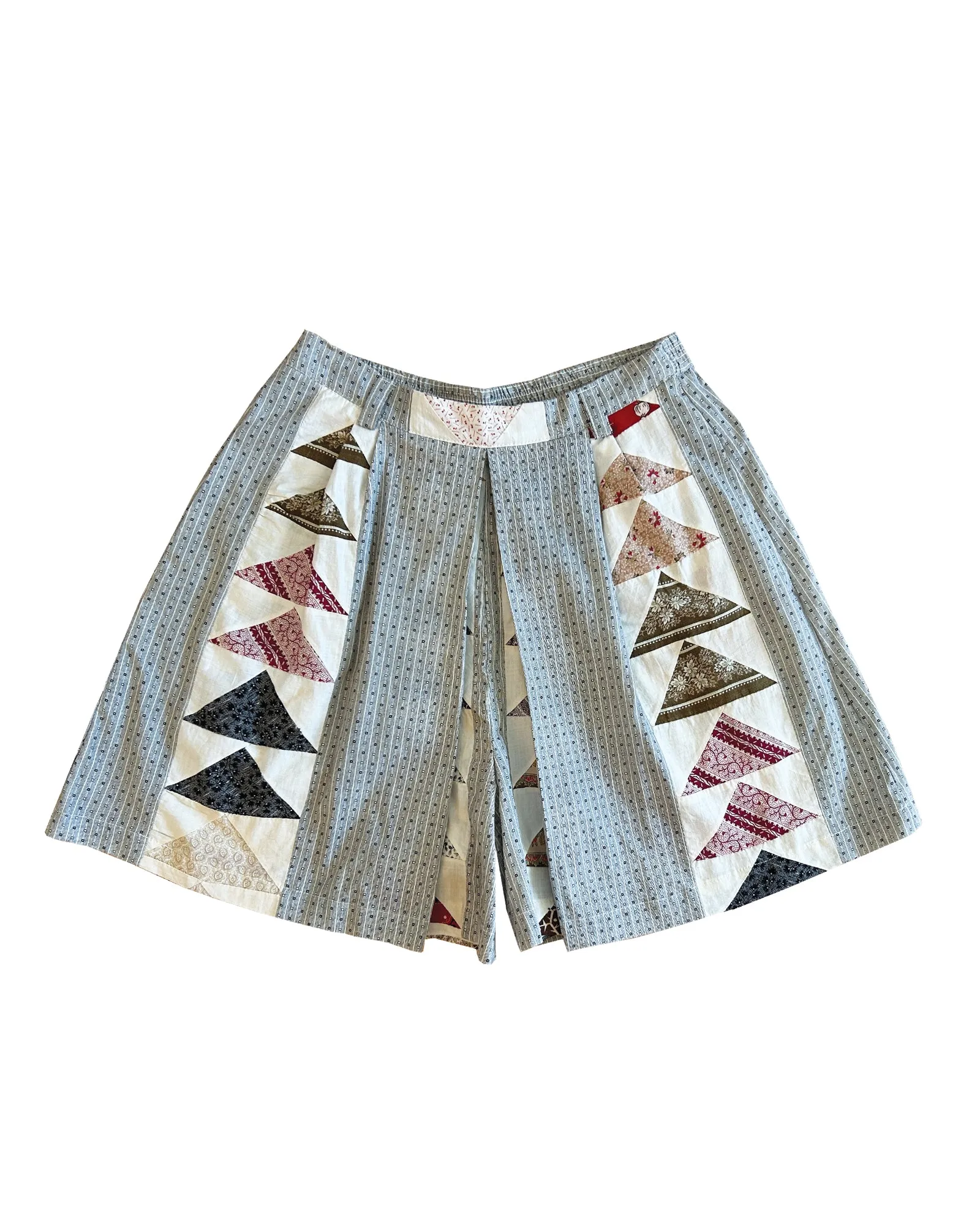 THE PLEATED SHORT - GEOMETRIC