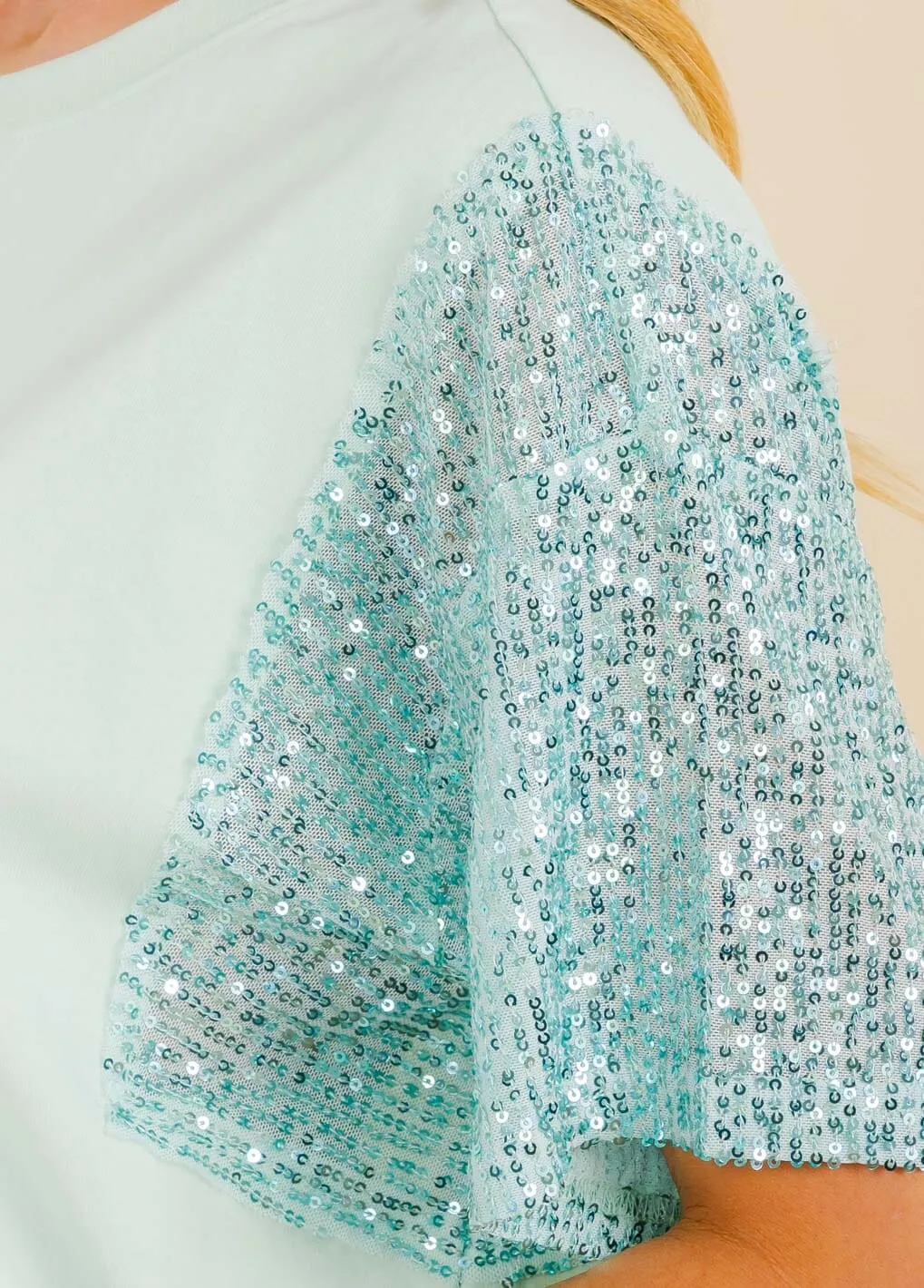 WOMEN'S SHORT SEQUINS SLEEVE HIGH-LOW TOP